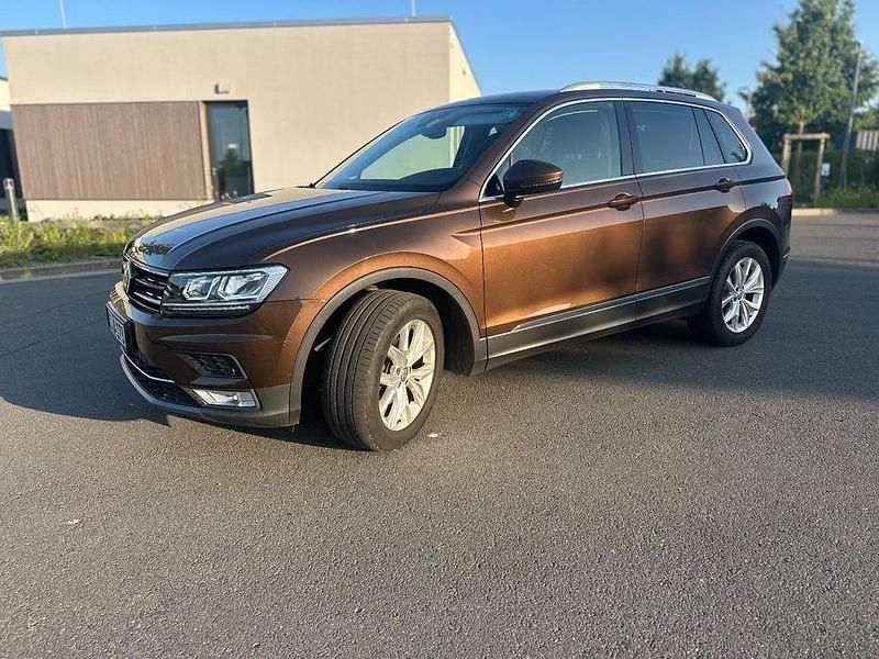Braun Gebraucht 2016 VW Tiguan Highline SUV | 18.600 € (Guter Preis) - Bild 1/4