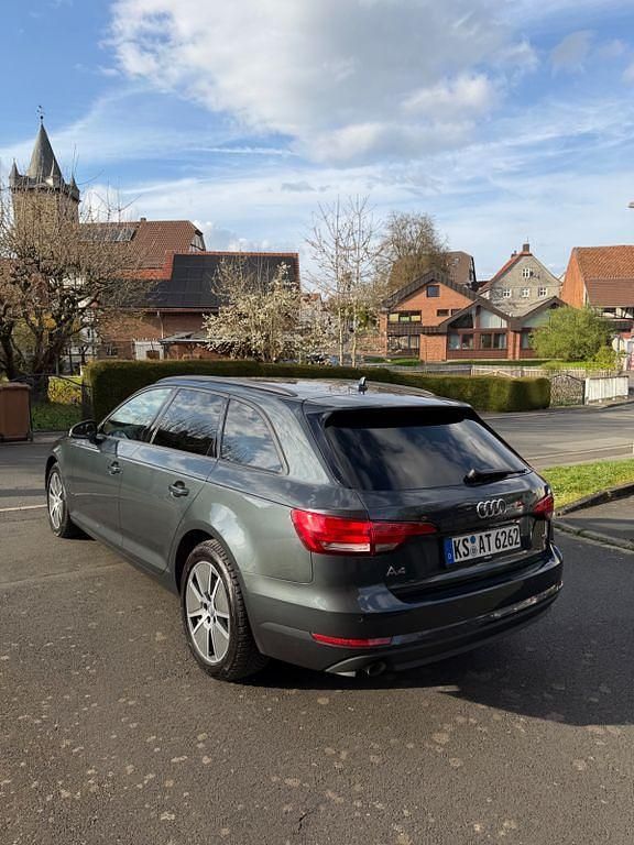 Gebraucht Audi A4 Basis 150 PS (110 kW) 2017 Grau Kombi