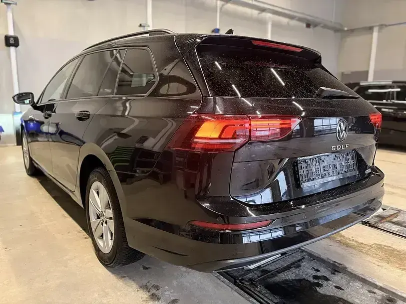 Gebraucht VW Golf VIII Life 150 PS (110 kW) 2025 Schwarz Kombi