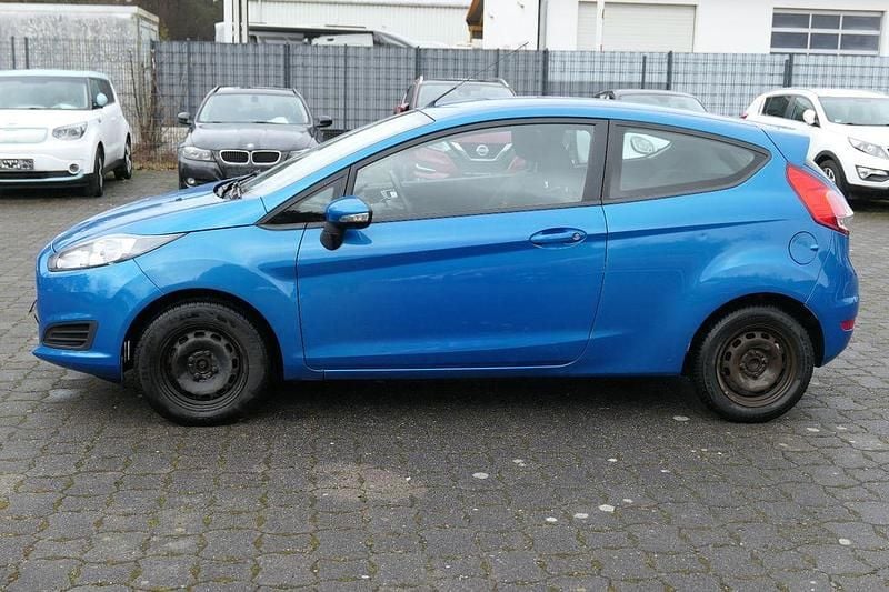 Gebraucht Ford Fiesta Trend 80 PS (58 kW) 2014 Blau Kleinwagen