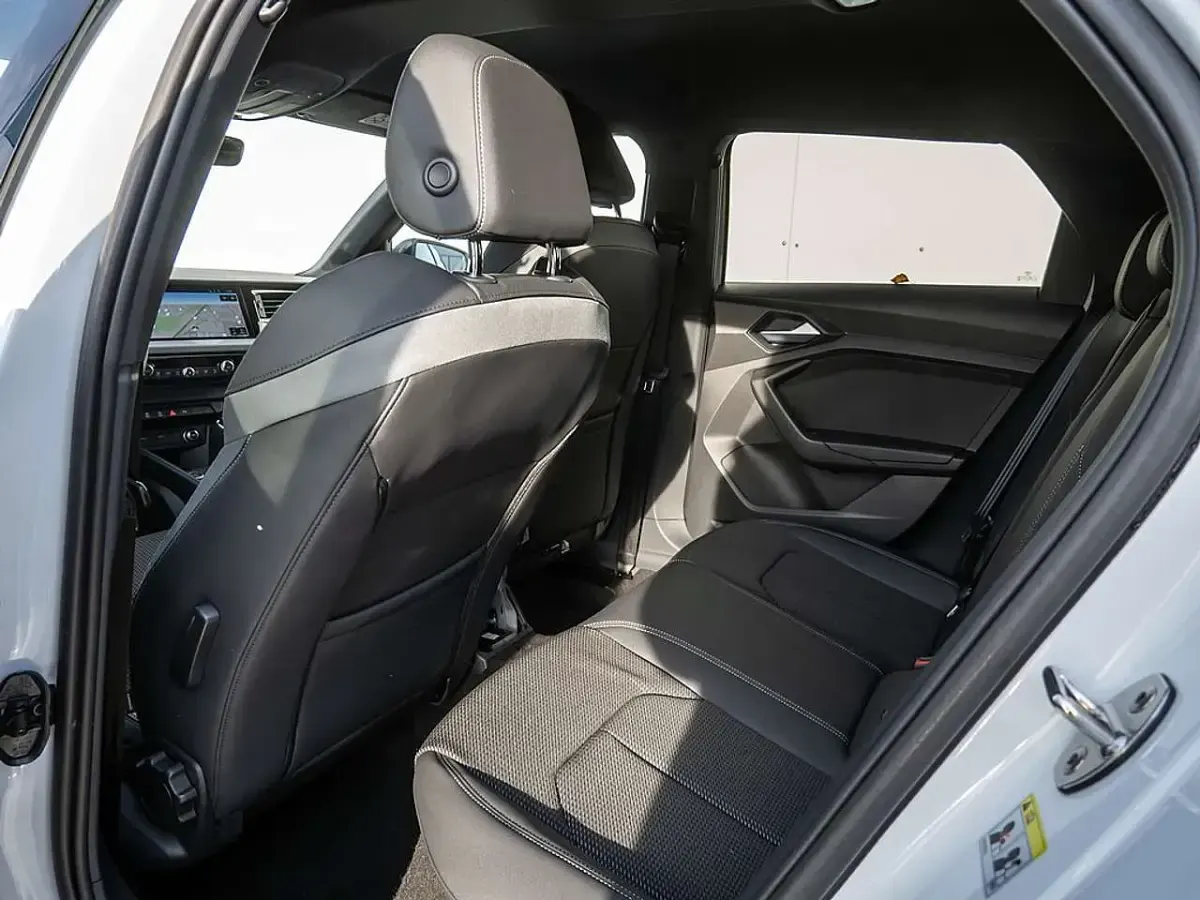 Gebraucht Audi A1 Sport 116 PS (85 kW) 2026 Gletscherweiss SUV