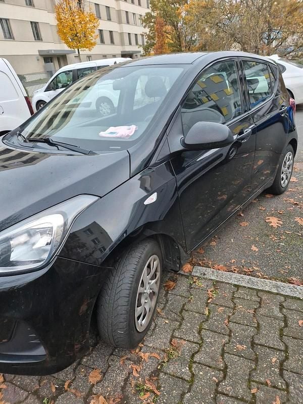 Gebraucht Hyundai i10 67 PS (49 kW) 2017 Schwarz Kleinwagen