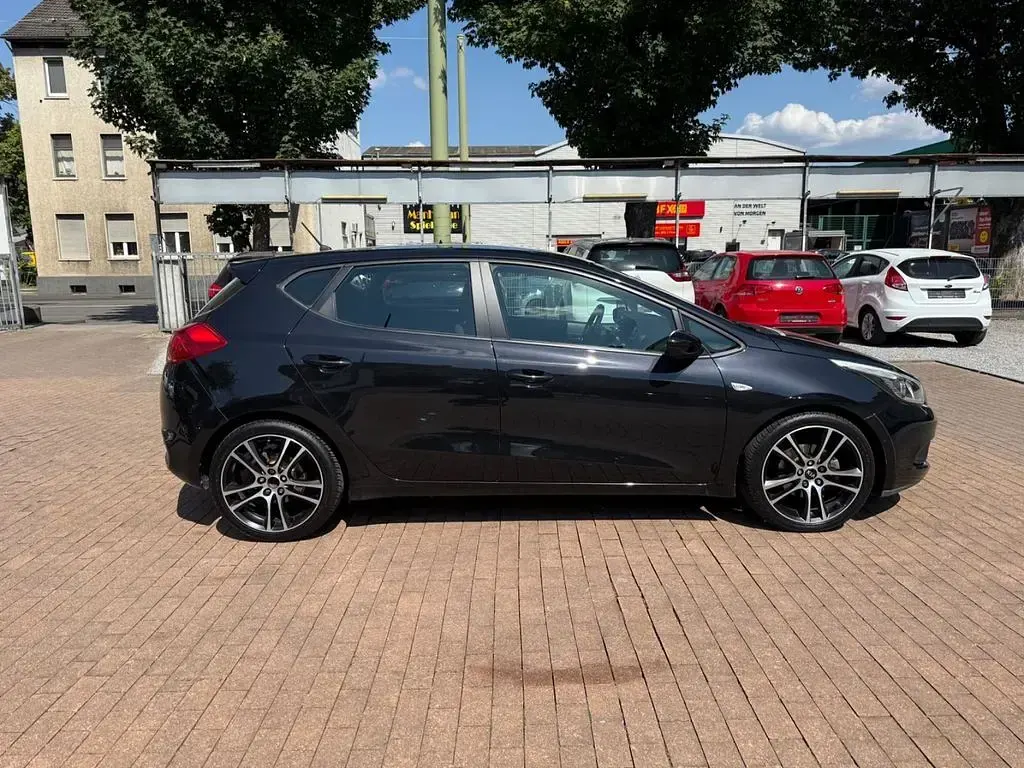 Gebraucht Kia Ceed Attract 99 PS (72 kW) 2013 Schwarz Kleinwagen