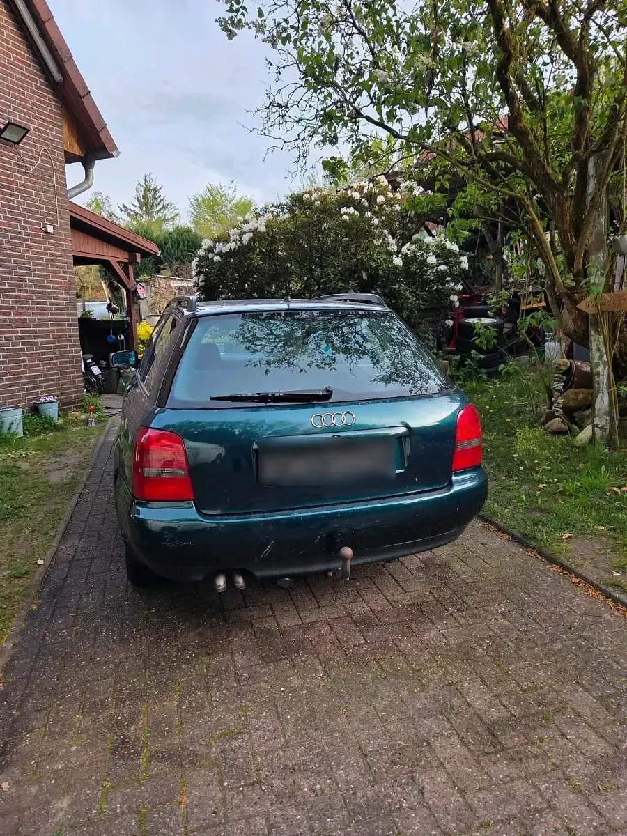 Second-hand Audi A4 110 CP (80 kW) 1994 Verde Berlinǎ