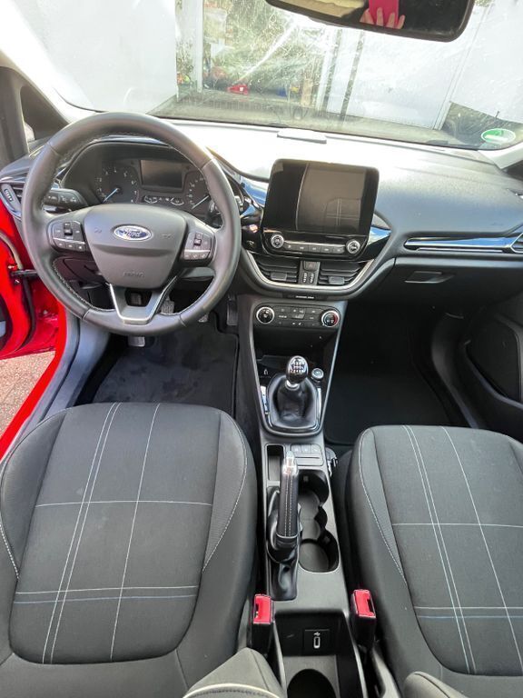 Gebraucht Ford Fiesta Cool & Connect 101 PS (74 kW) 2018 Rot Kleinwagen