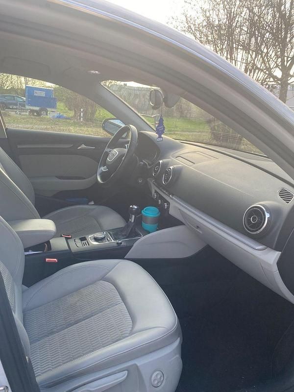 Gebraucht Audi A3 Ambiente 150 PS (110 kW) 2015 Weiß Limousine