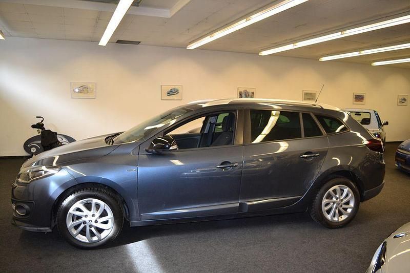 Schwarz Gebraucht 2015 Renault Mégane III LIMITED Limousine | 7.995 € (Fairer Preis) - Bild 1/4