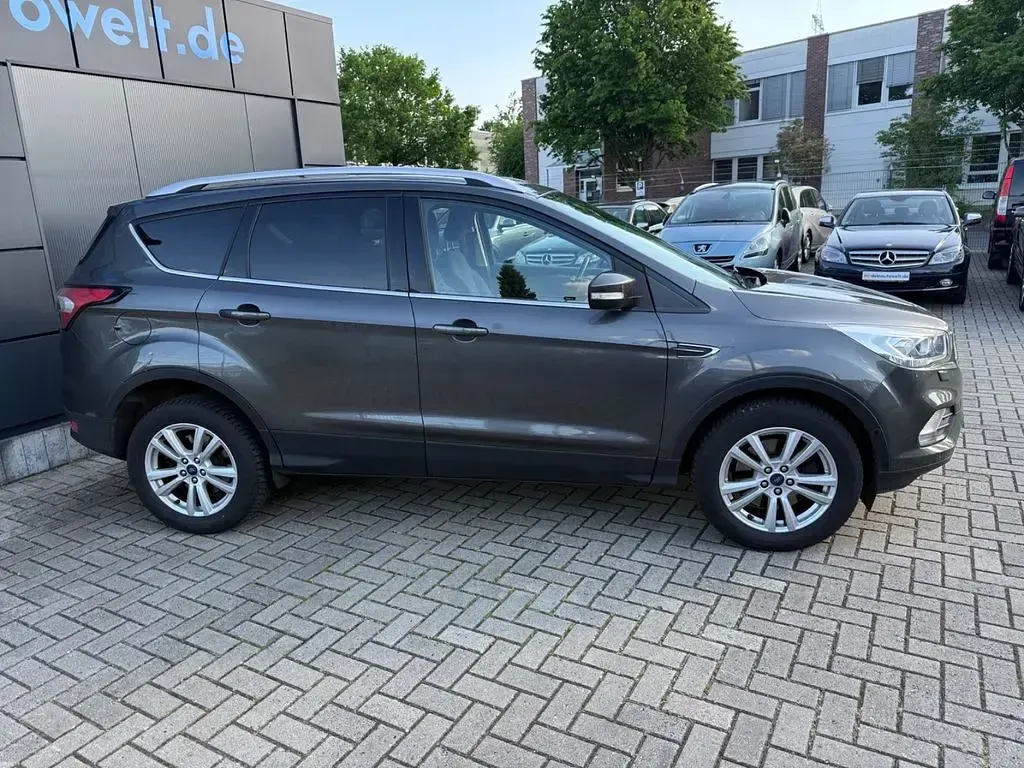 Gebraucht Ford Kuga 120 PS (88 kW) 2017 Grau SUV