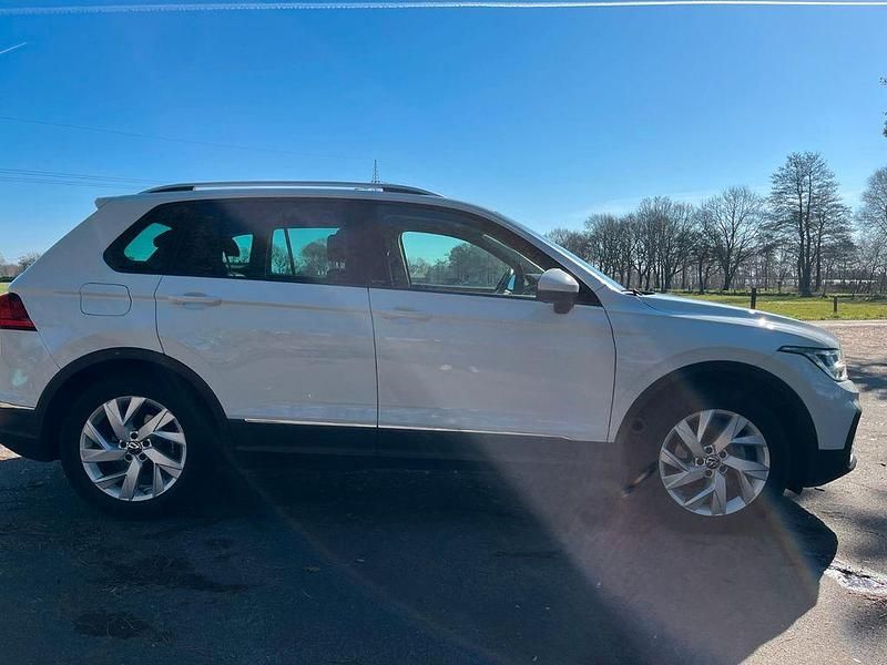 Gebraucht VW Tiguan Active 150 PS (110 kW) 2021 Weiß SUV