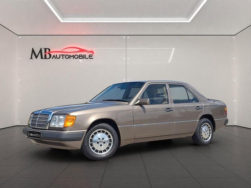 Braun Gebraucht 1990 Mercedes E250 Limousine | 18.900 € - Bild 1/4