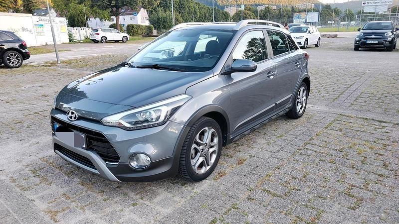 Grau Gebraucht 2021 Hyundai i20 Active Kleinwagen | 12.500 € (Superpreis) - Bild 1/4