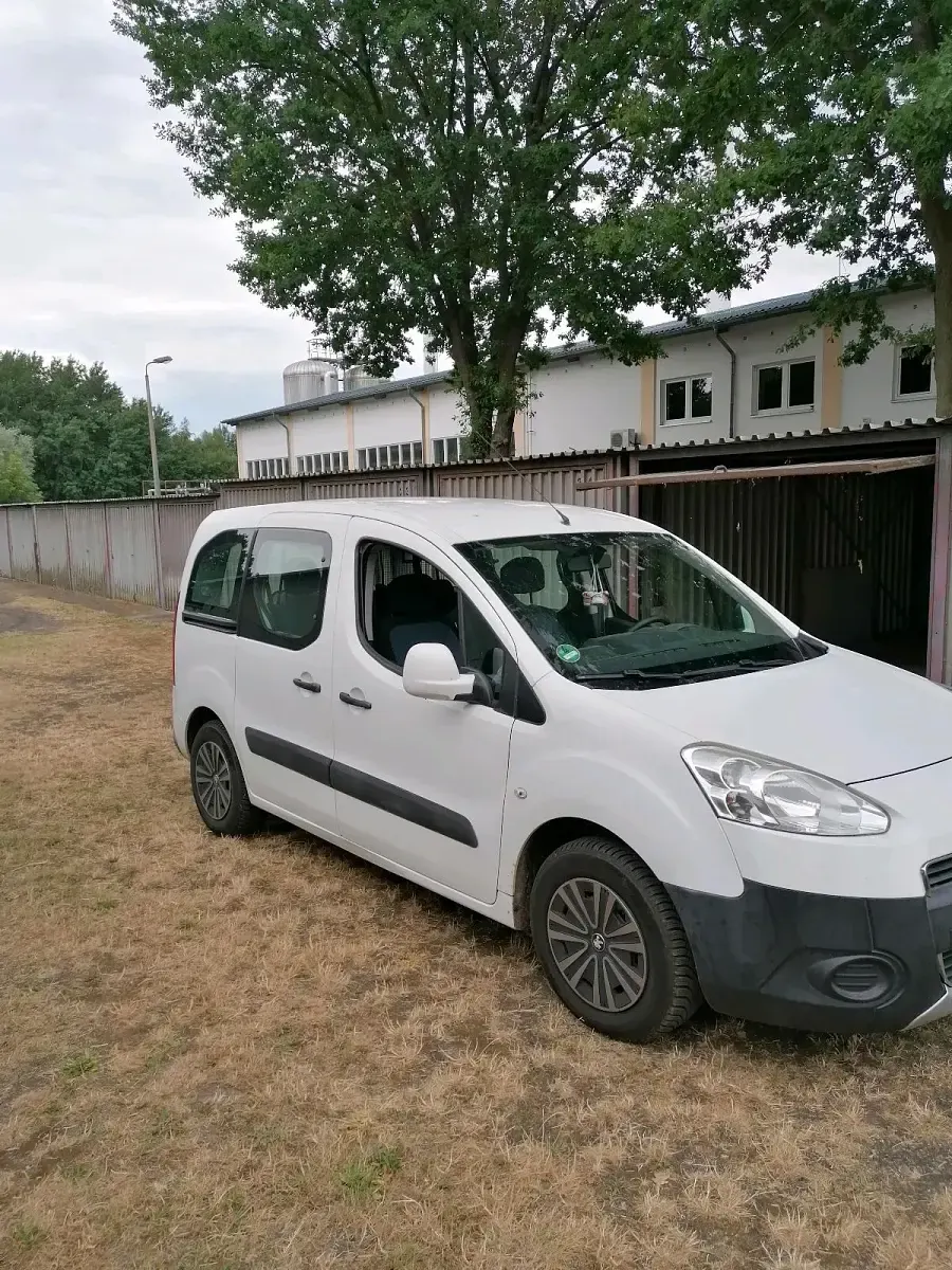 Gebraucht Peugeot Partner Active 98 PS (72 kW) 2013 Weiß Van / Kleinbus