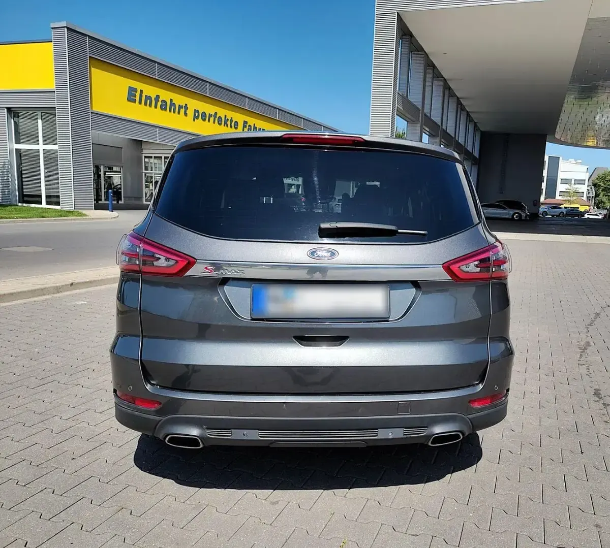 Gebraucht Ford S-MAX Titanium 179 PS (131 kW) 2017 Grau Van / Kleinbus