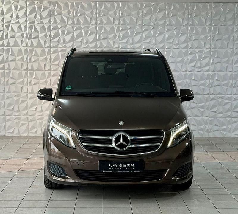 Gebraucht Mercedes V220 163 PS (119 kW) 2017 Braun Van / Kleinbus