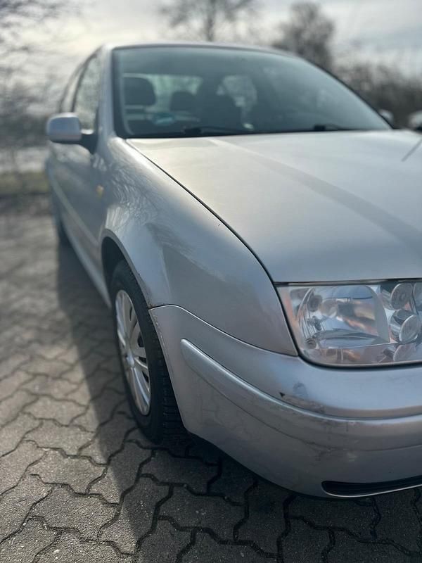 Gebraucht VW Bora 101 PS (74 kW) 1999 Grau Limousine
