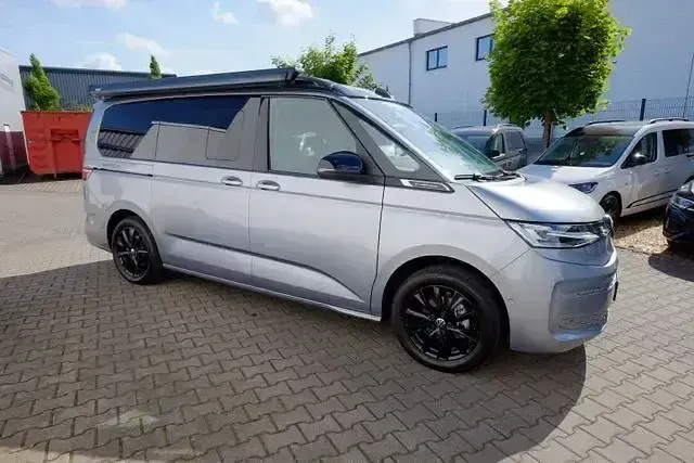 Gebraucht VW California Beach 150 PS (110 kW) 2025 Monosilber metallic/dach schwa Van