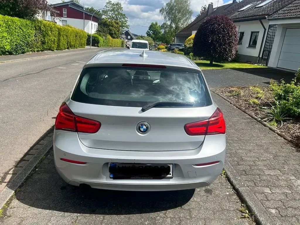Gebraucht BMW 116 Advantage 109 PS (80 kW) 2016 Silber Kleinwagen