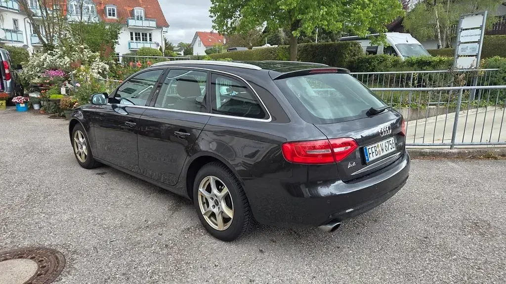 Gebraucht Audi A4 Attraction 170 PS (125 kW) 2012 Grau Kombi