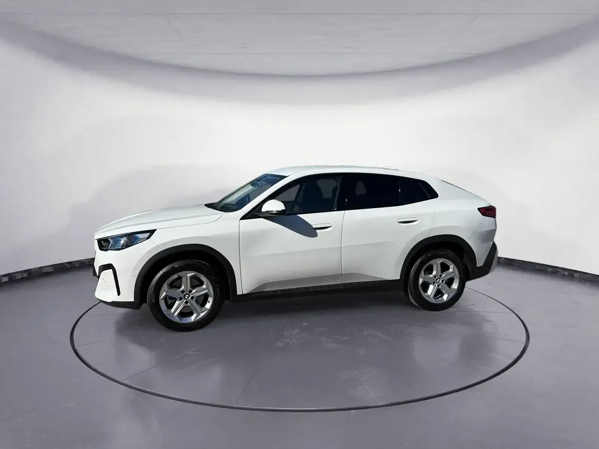 Używany BMW X2 170 KM (125 kW) 2025 Biały SUV