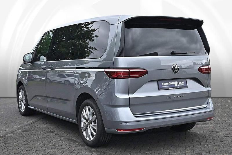 Gebraucht VW Multivan Style 150 PS (110 kW) 2024 Silber Van
