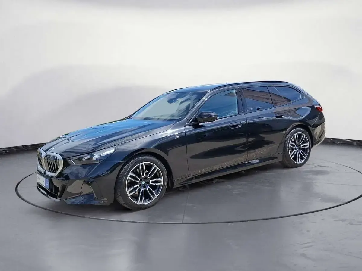 Gebraucht BMW 520 M Sport 197 PS (144 kW) 2024 Kombi