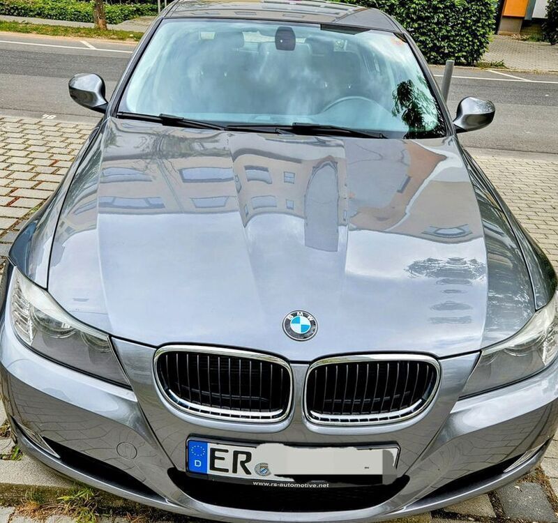 Grau Gebraucht 2011 BMW 318 Limousine | 6.150 € (Guter Preis) - Bild 1/4