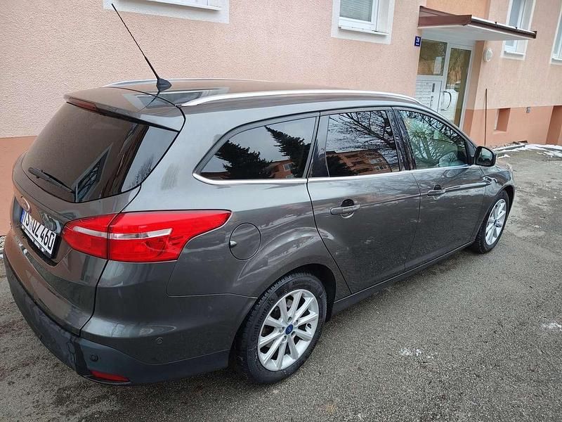 Gebraucht Ford Focus Titanium 120 PS (88 kW) 2016 Grau Kombi