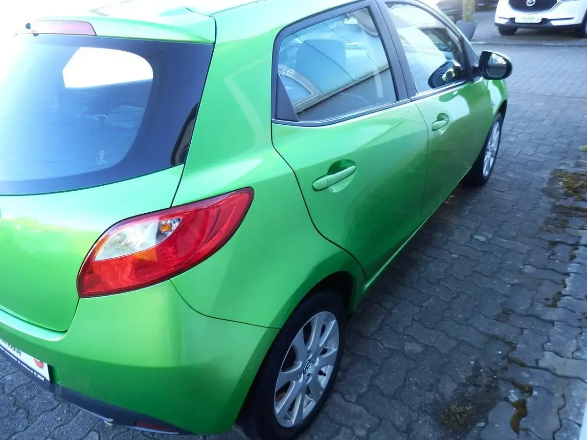 Gebraucht Mazda 2 Center-Line 84 PS (61 kW) 2013 Metisgrün Kleinwagen