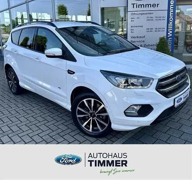 Weiß (forst weiß) Gebraucht 2018 Ford Kuga ST-Line SUV | 18.940 € (Fairer Preis) - Bild 1/4