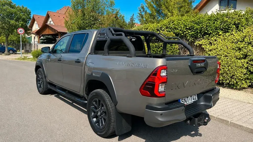 Gebraucht Toyota HiLux 204 PS (150 kW) 2021 Grün Pickup