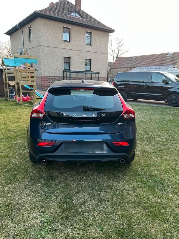 Second-hand Volvo V40 150 CP (110 kW) 2013 Albastru Hatchback