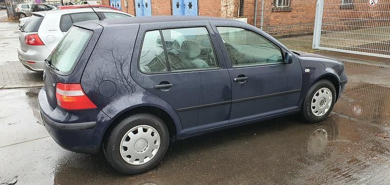 Gebraucht VW Golf IV 101 PS (74 kW) 2000 Blau Kleinwagen