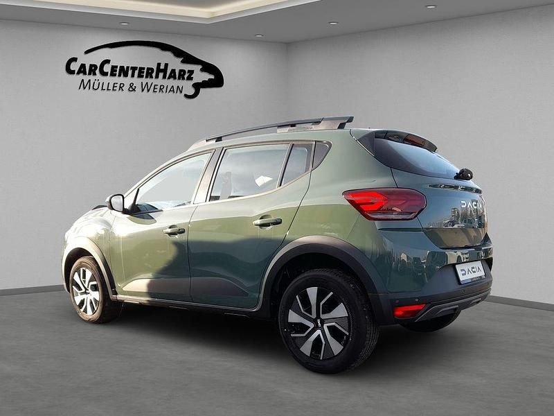 Neu Dacia Sandero Expression 91 PS (66 kW) 2025 Grau Limousine