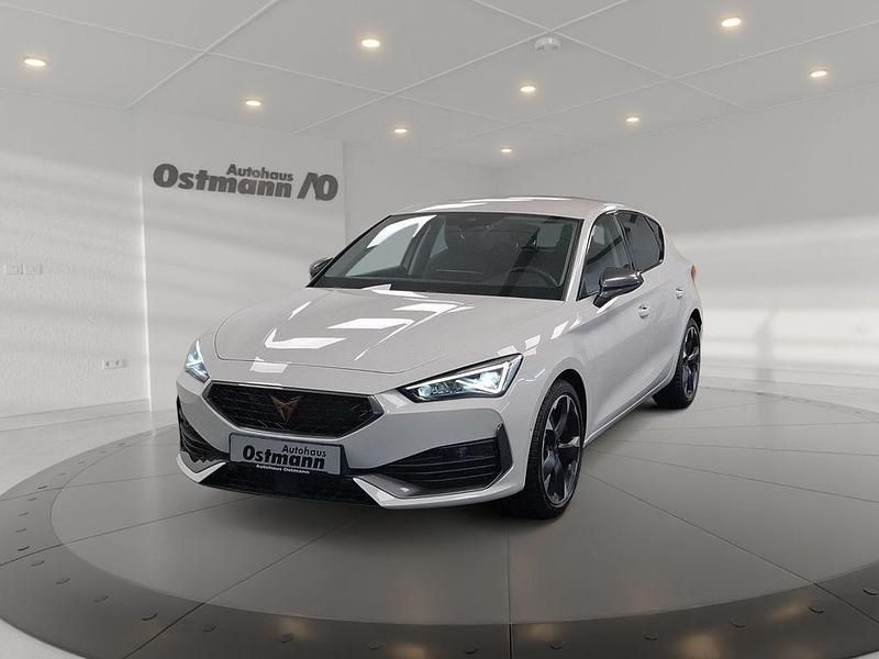 Candy weiss Gebraucht 2024 Cupra Leon Limousine | 27.450 € (Superpreis) - Bild 1/4