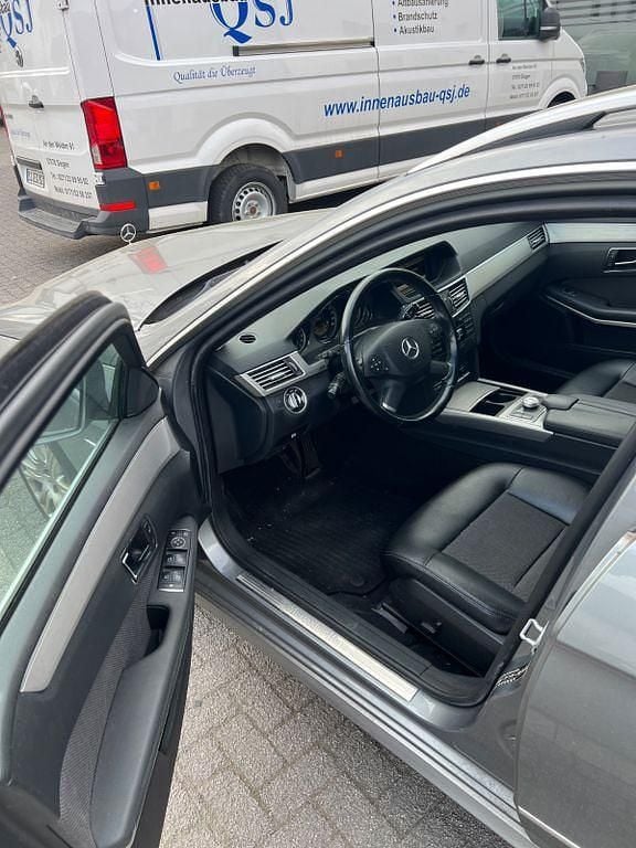 Gebraucht Mercedes E300 231 PS (169 kW) 2011 Grau Kombi
