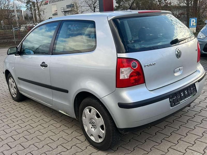 Gebraucht VW Polo 64 PS (47 kW) 2003 Silber Limousine