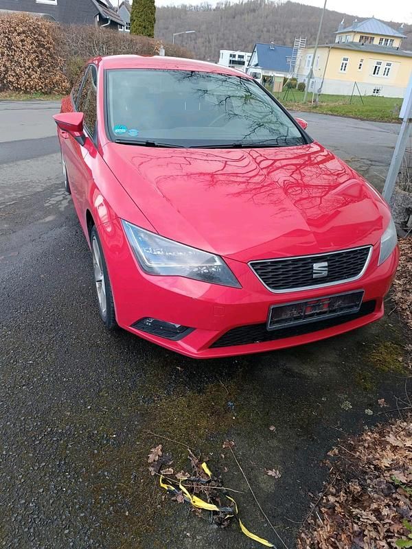 Gebraucht Seat Leon 122 PS (89 kW) 2015 Rot Limousine