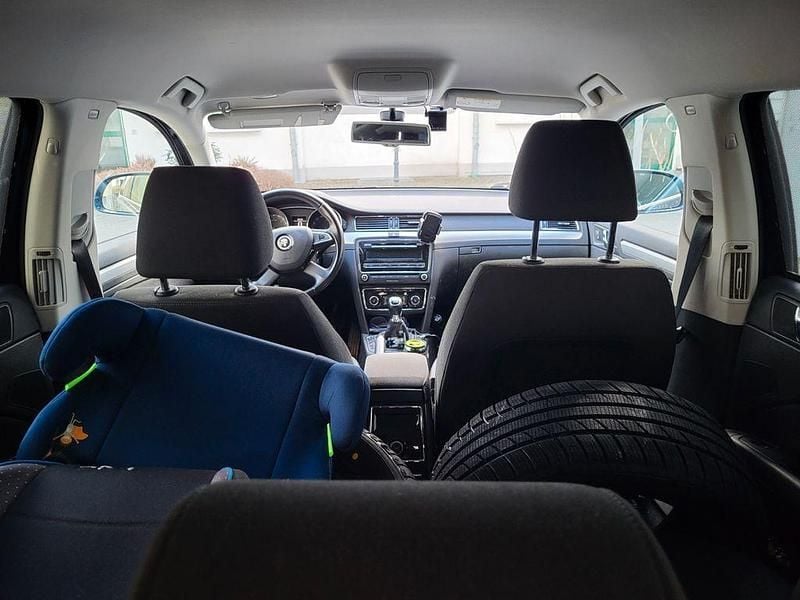 Gebraucht Skoda Superb Ambition 140 PS (102 kW) 2015 Blau Kombi