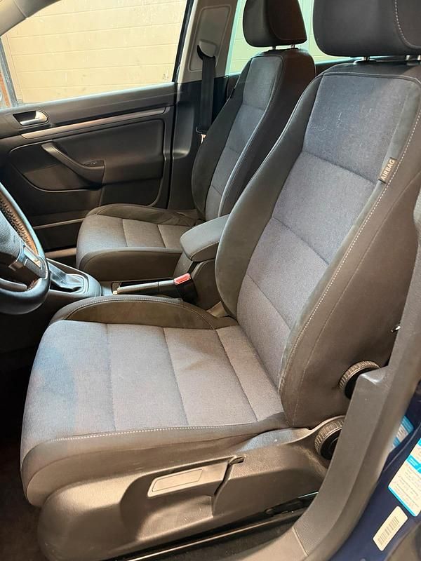 Gebraucht VW Golf VI 105 PS (77 kW) 2011 Blau Kleinwagen