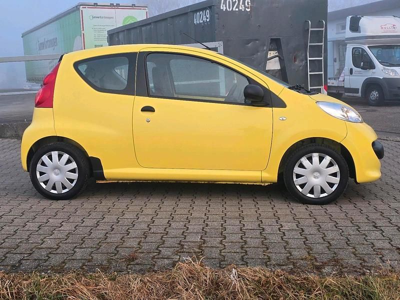 Gebraucht Peugeot 107 Filou 68 PS (50 kW) 2006 Zu lackieren gelb b0/deckende Kleinwagen