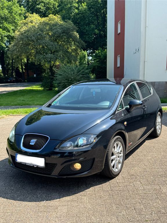 Schwarz Gebraucht 2012 Seat Leon Style Limousine | 4.999 € (Fairer Preis) - Bild 1/4