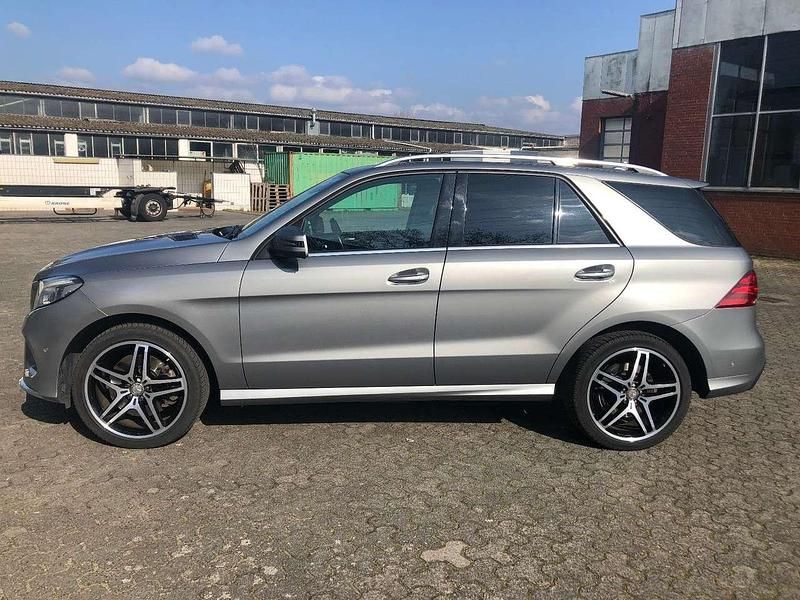 Silber Gebraucht 2016 Mercedes GLE500 SUV | 47.500 € - Bild 1/4