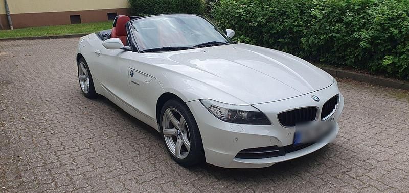 Weiß Gebraucht 2013 BMW Z4 Comfort Edition Cabrio | 18.300 € (Superpreis) - Bild 1/4
