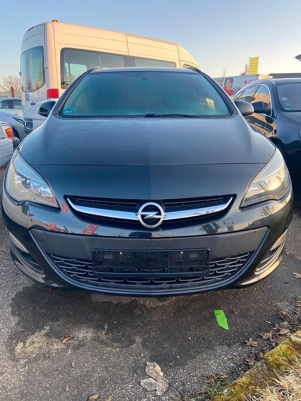 Schwarz Gebraucht 2015 Opel Astra Kombi | 3.800 € (Fairer Preis) - Bild 1/4