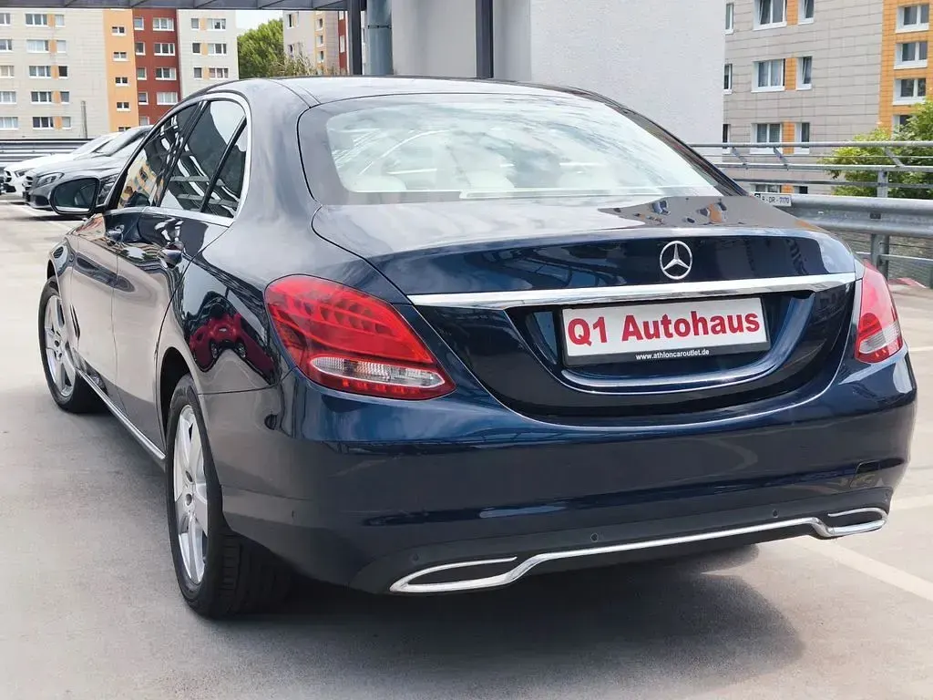 Gebraucht Mercedes C180 Exclusive 156 PS (114 kW) 2016 Cavansitblau  metalliclack Limousine