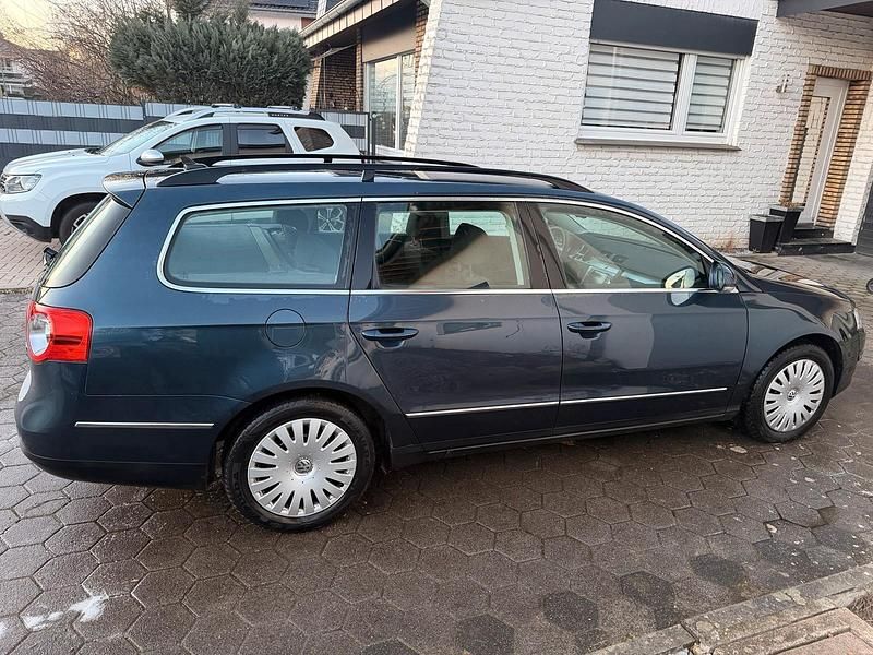 Gebraucht VW Passat 140 PS (102 kW) 2008 Blau Kombi