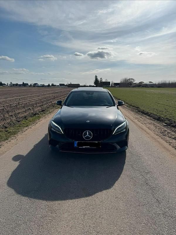 Gebraucht Mercedes C220 194 PS (142 kW) 2020 Schwarz Limousine