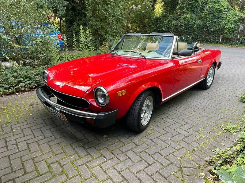 Rot Gebraucht 1983 Fiat 124 Spider Cabrio | 9.999 € - Bild 1/4