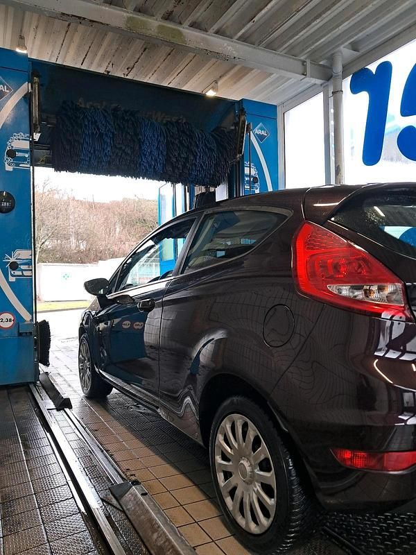 Gebraucht Ford Fiesta 82 PS (60 kW) 2009 Rot Kleinwagen