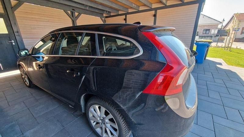 Second-hand Volvo V60 241 CP (177 kW) 2014 Negru Break